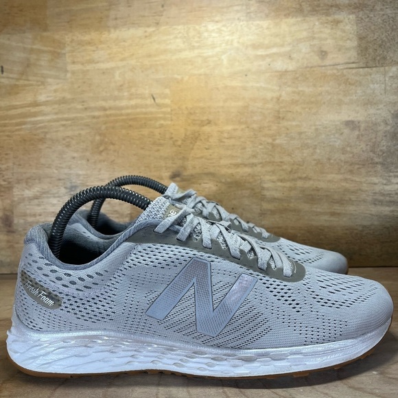 New Balance Fresh Foam ARISHI Womens Sz 9 (B) Running Shoes Gray Silver WARISLO1 - Picture 1 of 8
